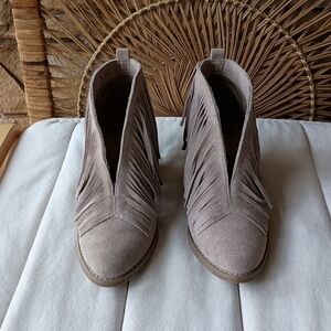 Mari-A Fringe Suede Leather Ankle Boots - Taupe_10